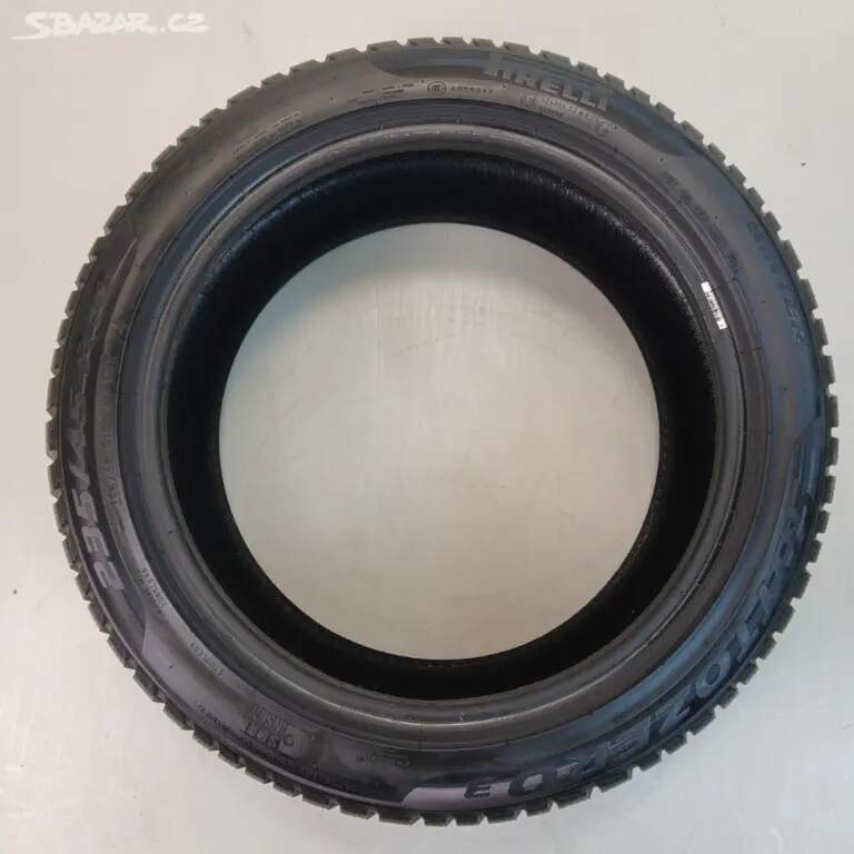 Zimní pneu PIRELLI 235/45 R18 94V