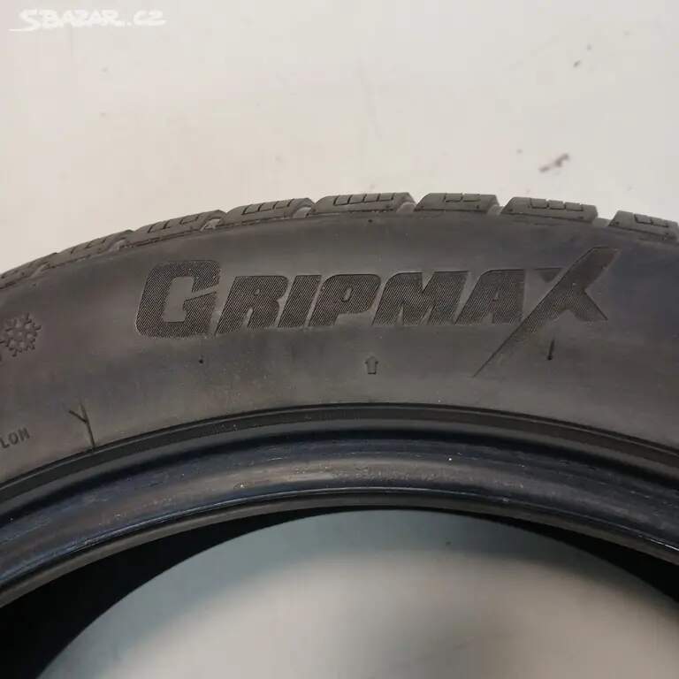 Zimní pneu GRIPMAX 215/50 R18 96V
