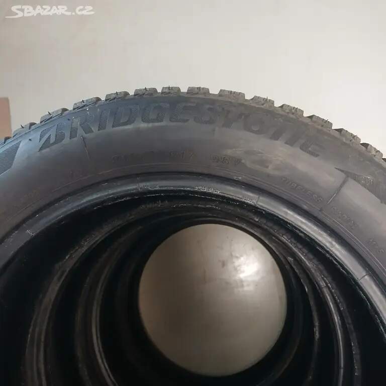 Zimní pneu FULDA + BRIDGESTONE 215/55 R17 98 V