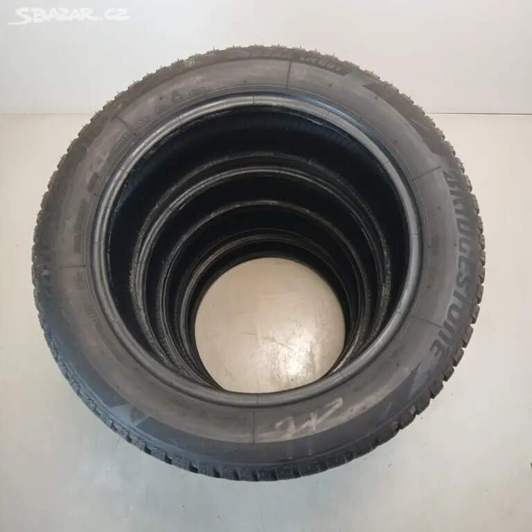 Zimní pneu FULDA + BRIDGESTONE 215/55 R17 98 V