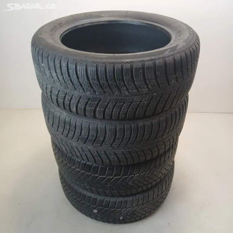 Zimní pneu FULDA + BRIDGESTONE 215/55 R17 98 V
