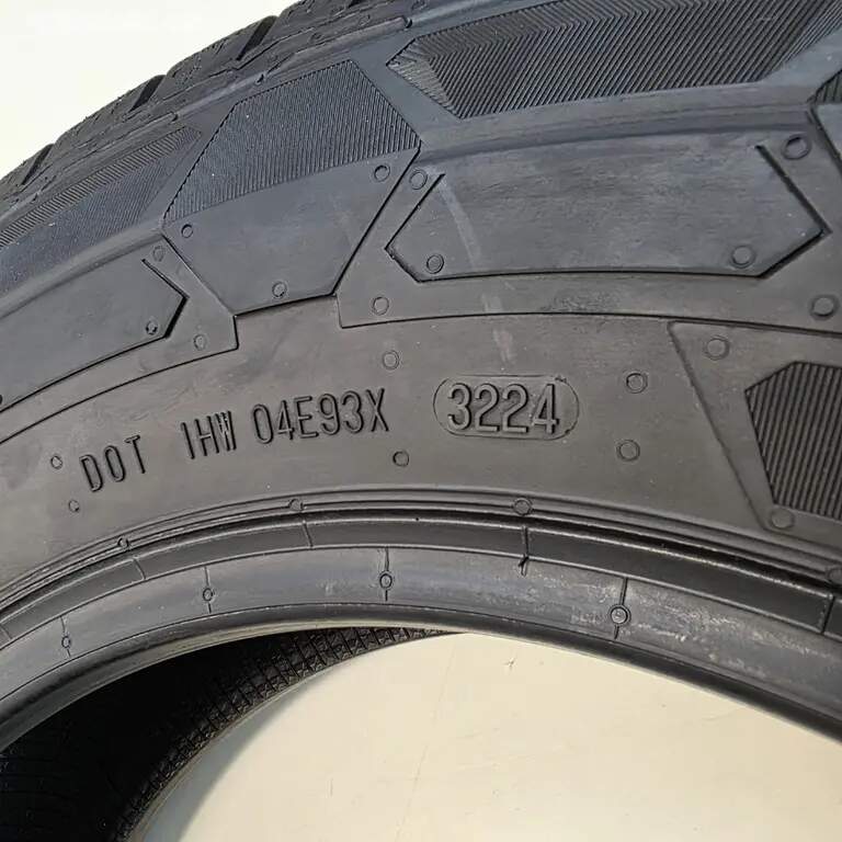 Zimní pneu CONTINENTAL 195/75 R16C 110/108R