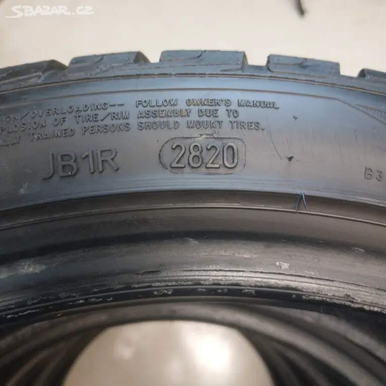 Zimní pneu GOODYEAR 205/40 R18 90H