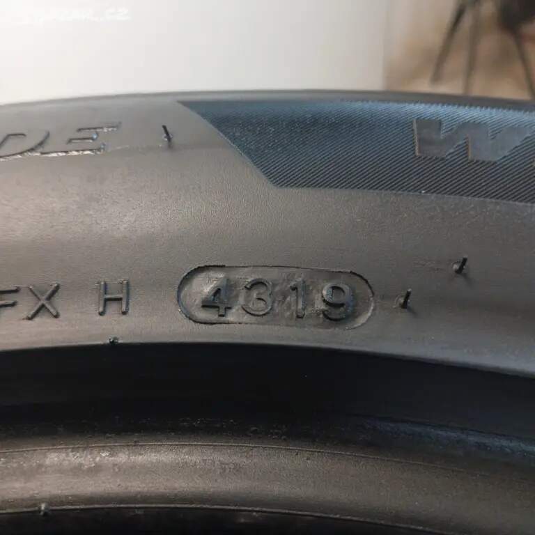Zimní pneu HANKOOK 225/55 R18 102 V